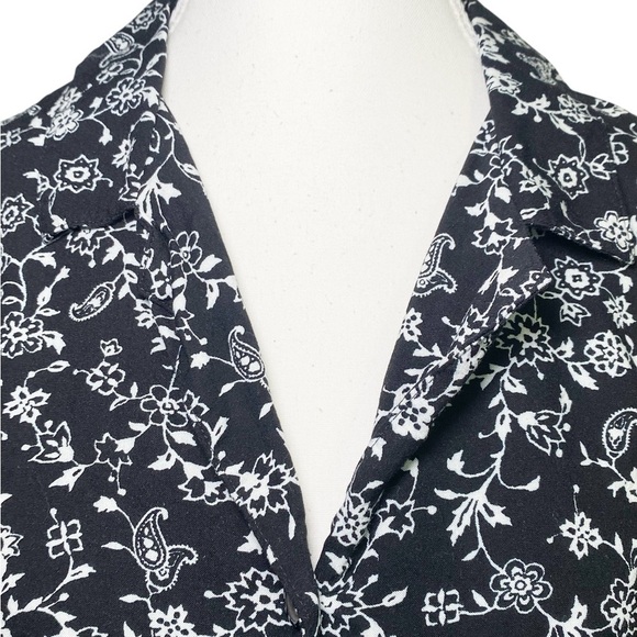 Sag Harbor Black and White Floral Button Down Short Sleeve Blouse - Picture 3 of 11